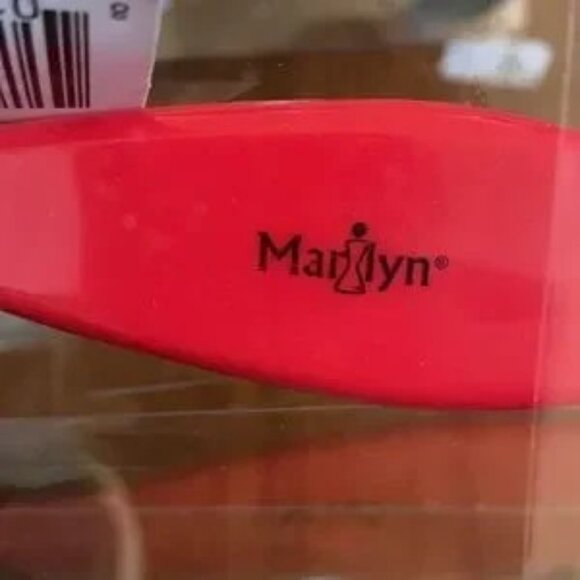 The Marilyn Brush Marilyn Monroe Signature Collection Flat Brush